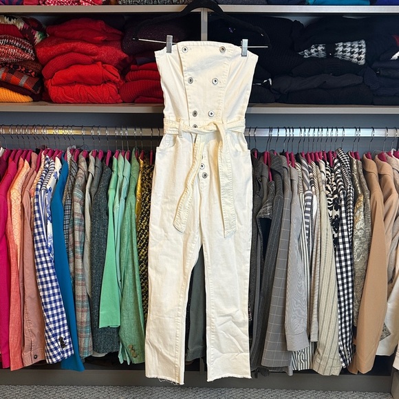 Kittenish white belted 4 pocket strapless cropped denim jumpsuit size XS - Picture 1 of 3